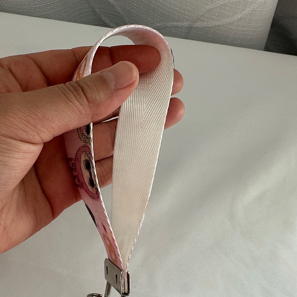 ๐ Pink Keychain with Cute Character Design
Labubu - Picture 4 of 4